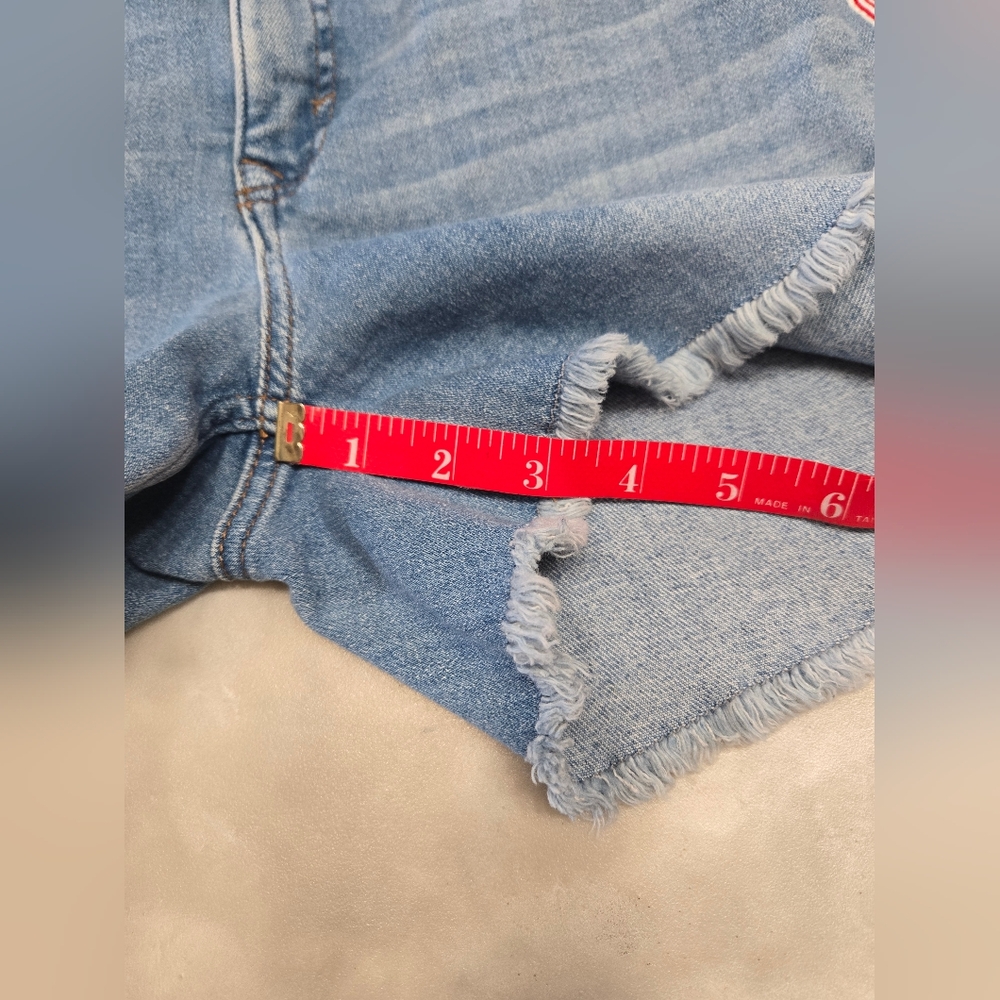 Vineyard Vines Blue Jean Shorts with Red Stripe Size 27 - Picture 5 of 9